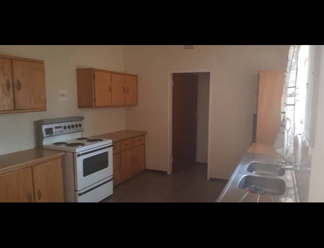 3 BEDROOM HOUSE TO LET IN PROTEA PARK